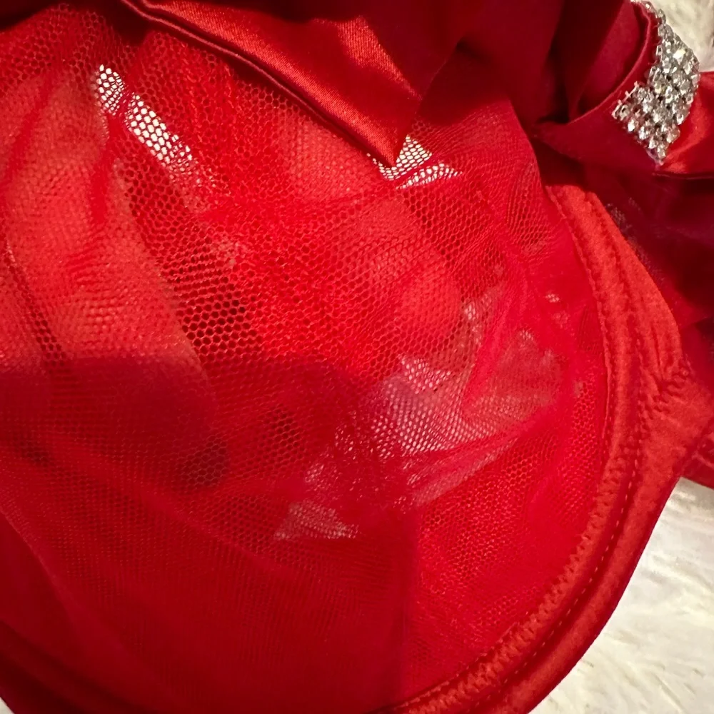 NWT! VICTORIA’S SECRET BOW DEMI BRA